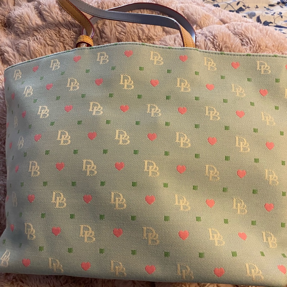 RARE DOONEY AND BOURKE HEART CANVAS HANDBAG!